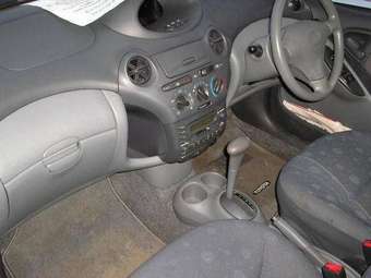 2001 Toyota Vitz Pictures