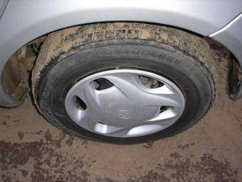 2001 Toyota Vitz Photos