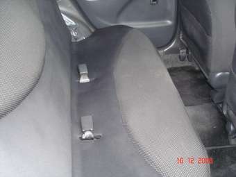 2001 Toyota Vitz Photos