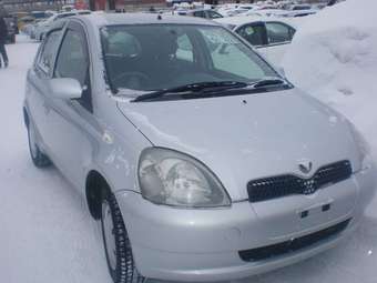 2001 Toyota Vitz Photos