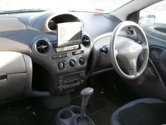 2001 Toyota Vitz Photos