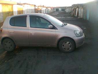 2001 Toyota Vitz Photos