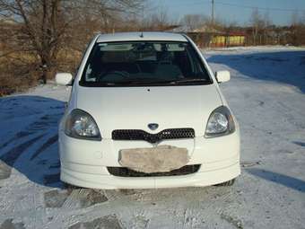 2001 Toyota Vitz Photos