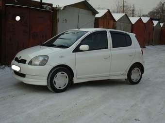 2001 Toyota Vitz Photos