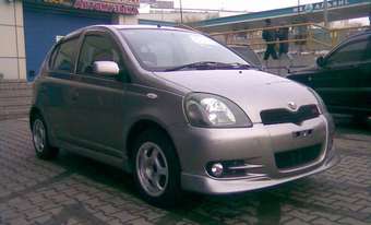 2001 Toyota Vitz Photos