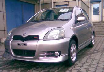 2001 Toyota Vitz Photos