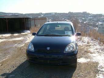 2001 Toyota Vitz Photos