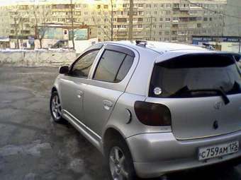 2001 Toyota Vitz Photos