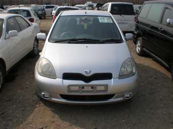 2001 Toyota Vitz Photos