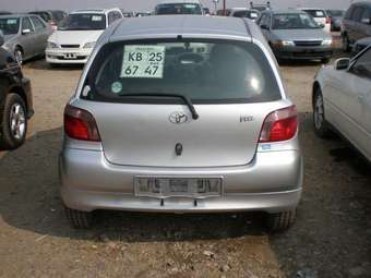 2001 Toyota Vitz Photos