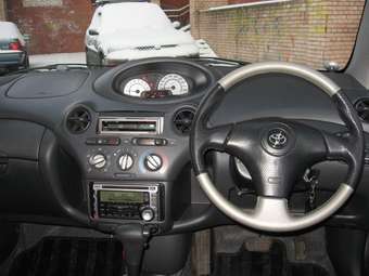 2001 Toyota Vitz Pictures