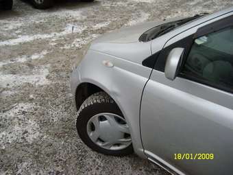 2001 Toyota Vitz Photos