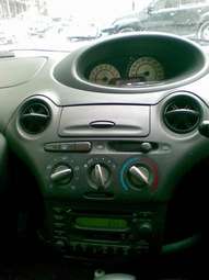2001 Toyota Vitz Pics