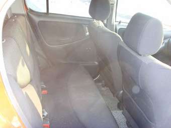 2001 Toyota Vitz Photos
