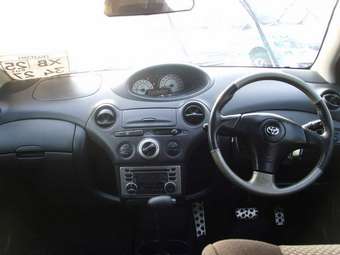 2001 Toyota Vitz Pictures