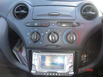 2001 Toyota Vitz Pictures