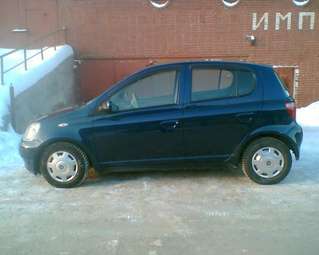 2001 Toyota Vitz Pics
