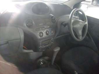 2001 Toyota Vitz Photos