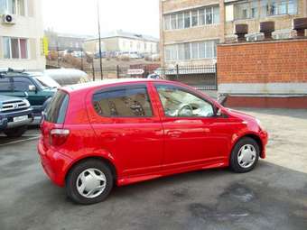 2001 Toyota Vitz Photos