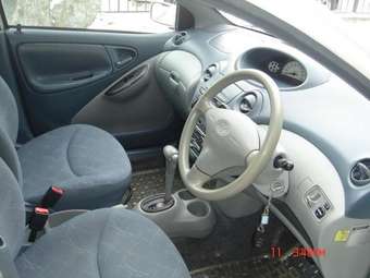 2001 Toyota Vitz Photos