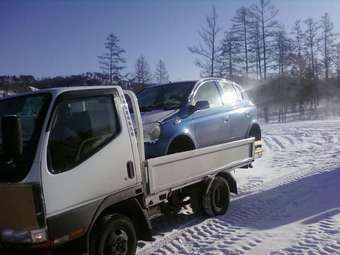 2001 Toyota Vitz Photos