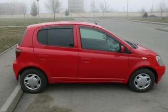 2001 Toyota Vitz Photos