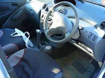 2001 Toyota Vitz Photos