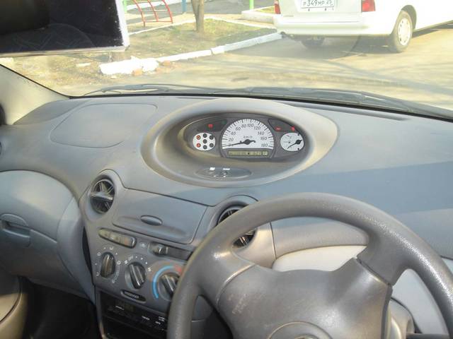 2002 Toyota Vitz