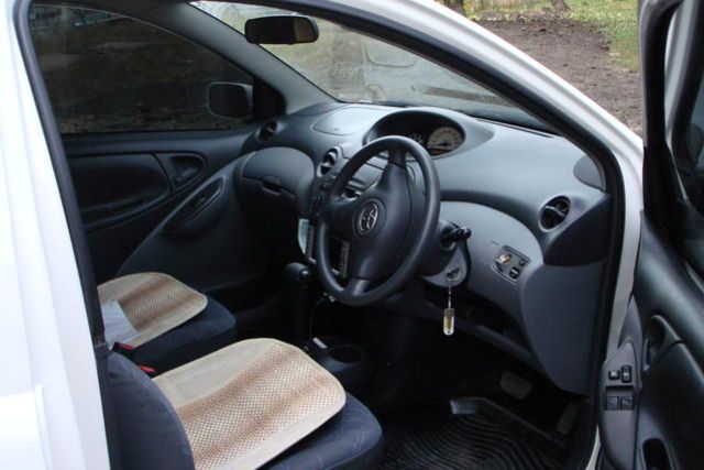 2002 Toyota Vitz