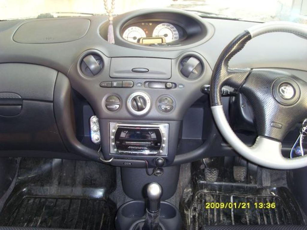 2002 Toyota Vitz