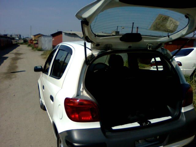 2002 Toyota Vitz