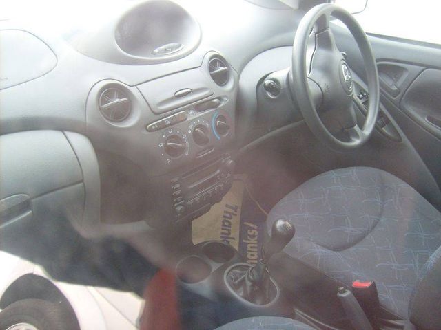 2002 Toyota Vitz