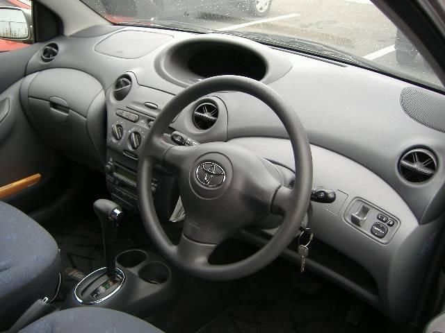 2002 Toyota Vitz