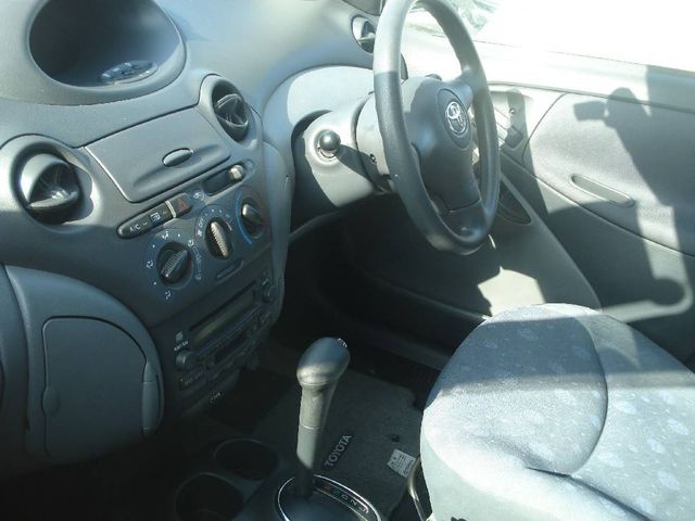 2002 Toyota Vitz