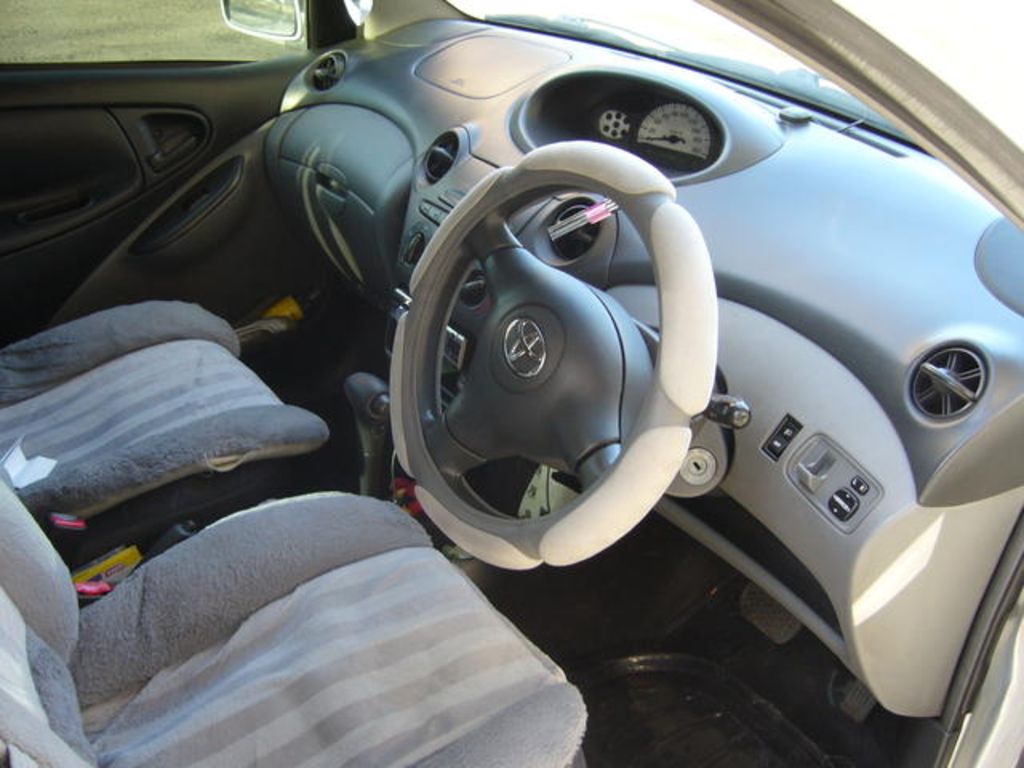 2002 Toyota Vitz