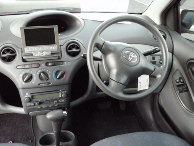 2002 Toyota Vitz