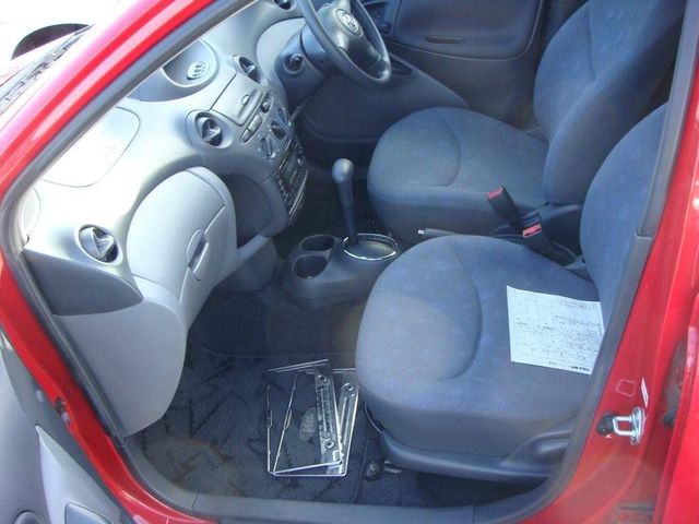 2002 Toyota Vitz