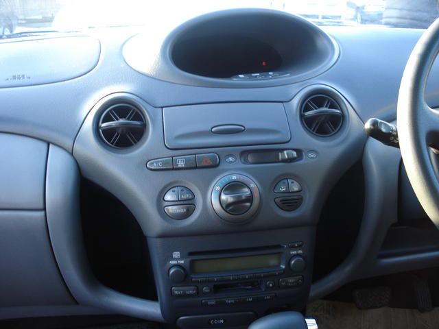 2002 Toyota Vitz