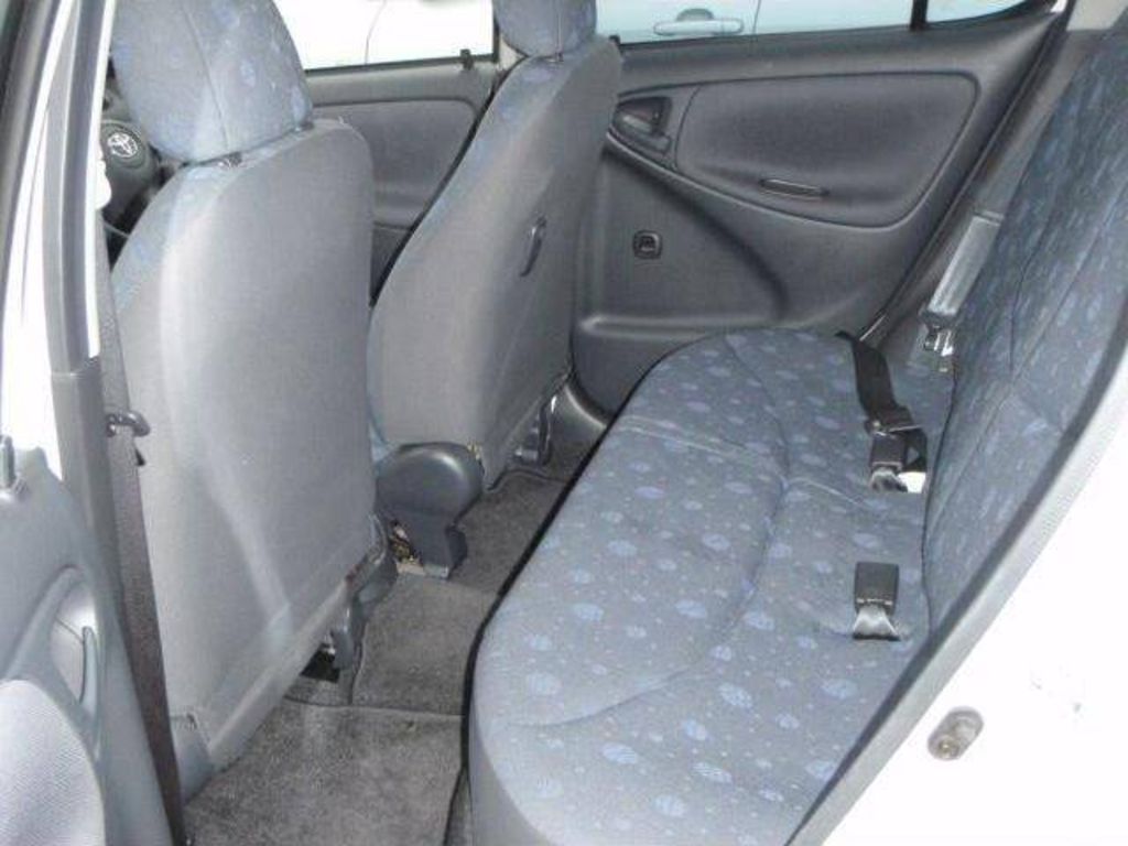 2002 Toyota Vitz