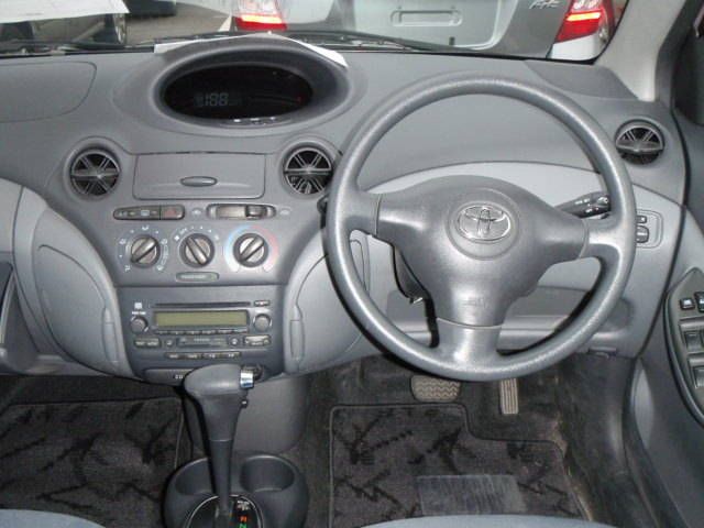 2002 Toyota Vitz