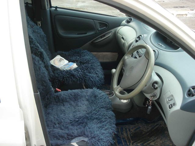 2002 Toyota Vitz