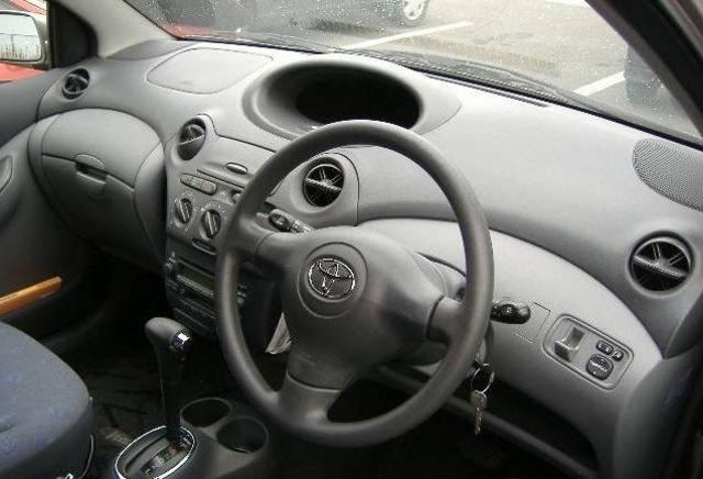 2002 Toyota Vitz