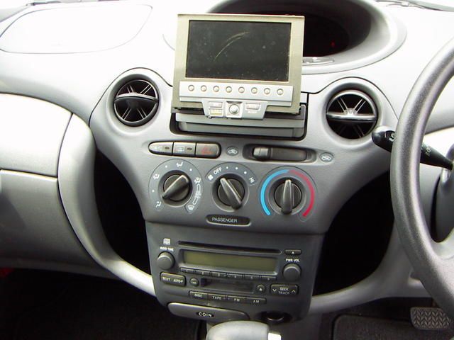 2002 Toyota Vitz