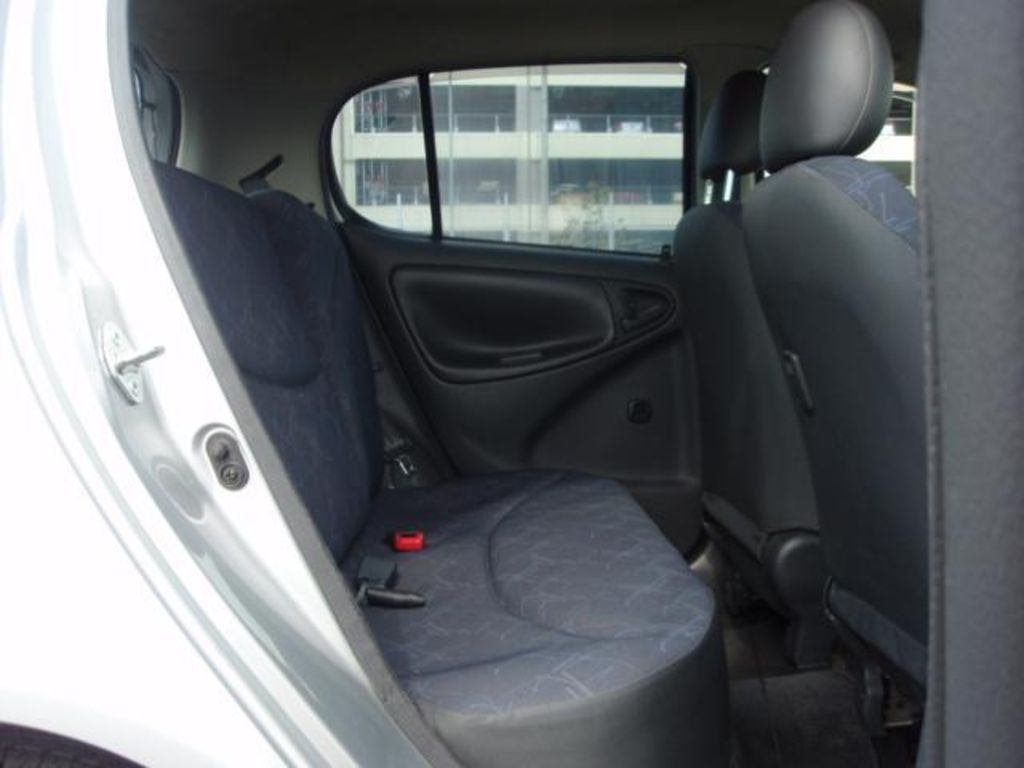2002 Toyota Vitz
