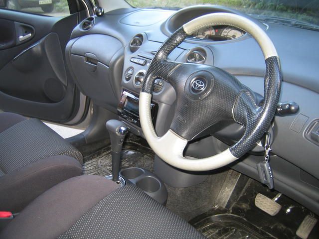 2002 Toyota Vitz