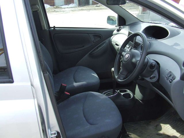 2002 Toyota Vitz