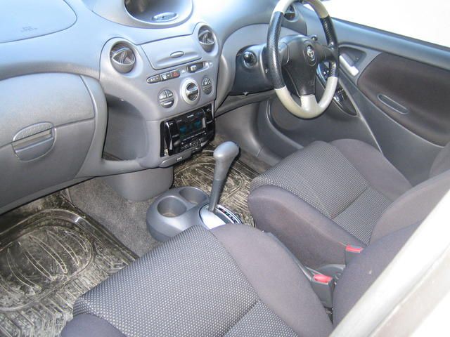 2002 Toyota Vitz
