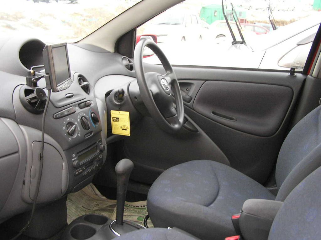 2002 Toyota Vitz