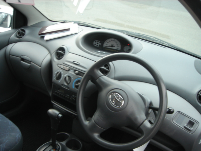 2002 Toyota Vitz Pictures