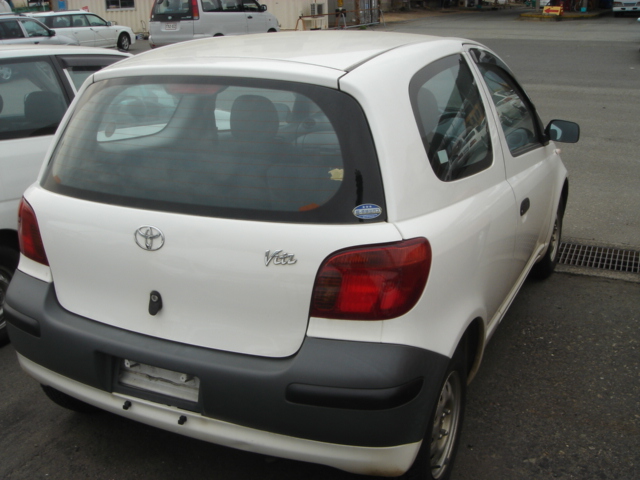 2002 Toyota Vitz Photos